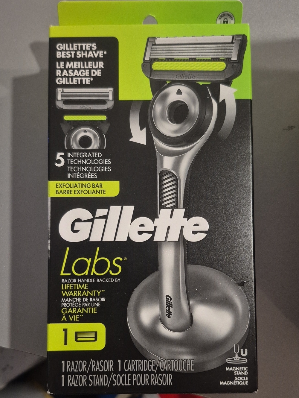 Gillette Labs with Exfoliating Bar Razor  1 Handle, 1 Razor, 1 Magnetic Stand